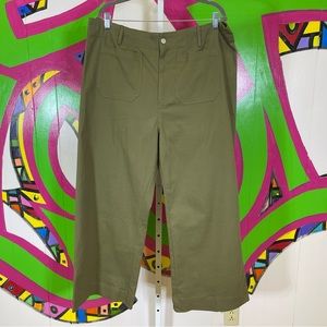 NWT ee:some, Olive Green Wide Leg Crops. Size 1XL